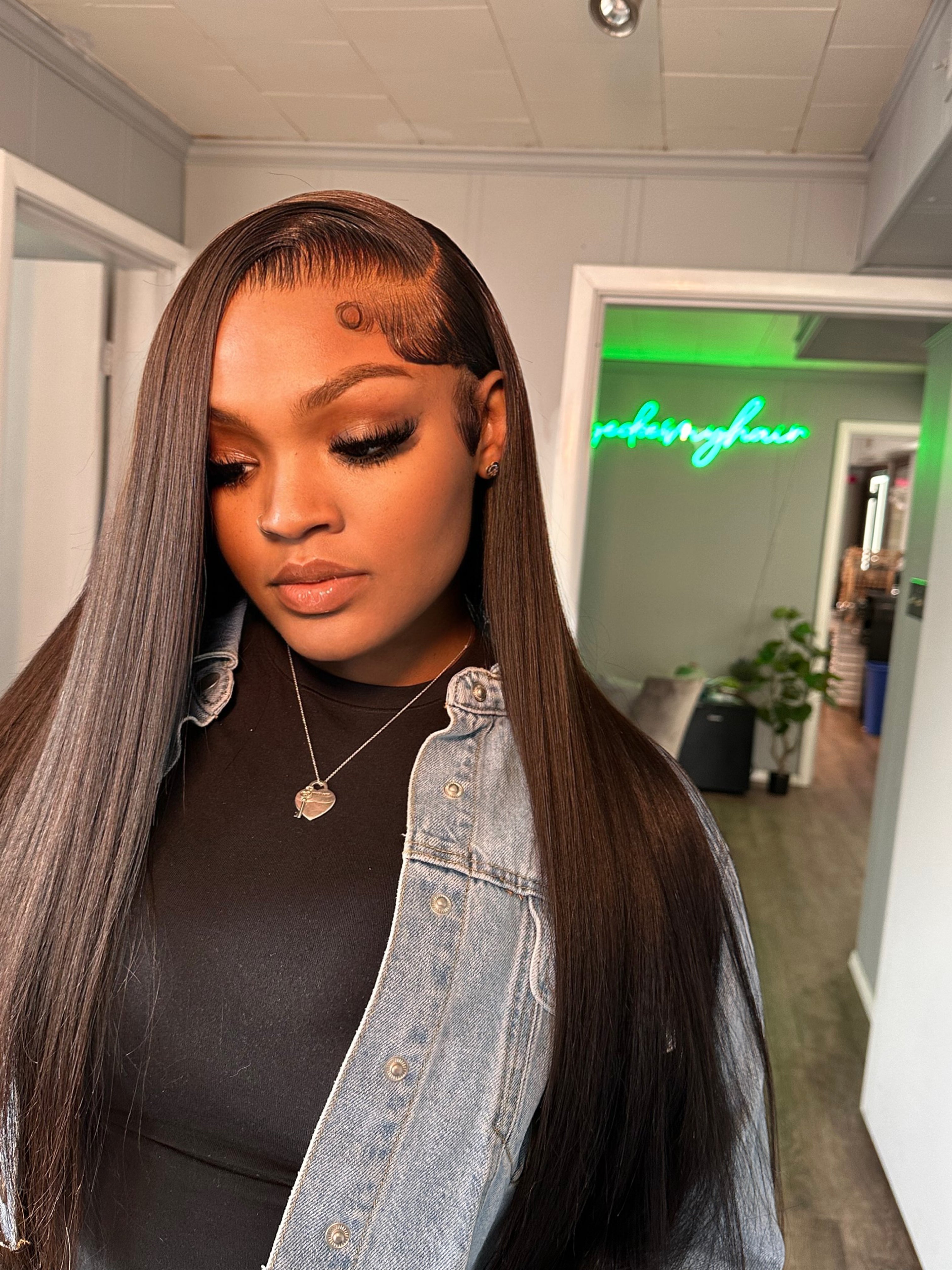 Straight textured HD lace frontal wigs